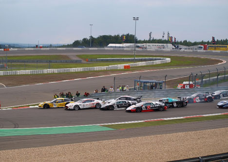 En lettere kaotisk start på Lørdagens GT1 løb
(Foto: Alex Bundgaard)